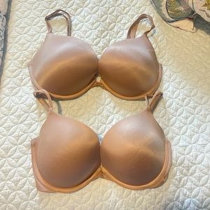 (2) 32DDD Victoria’s Secret Very Sexy Push Up Bra